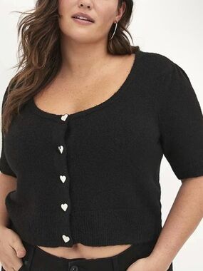 Torrid - Cropped Short Sleeved Heart Button-Up Sweater -  size 4 - cashmere